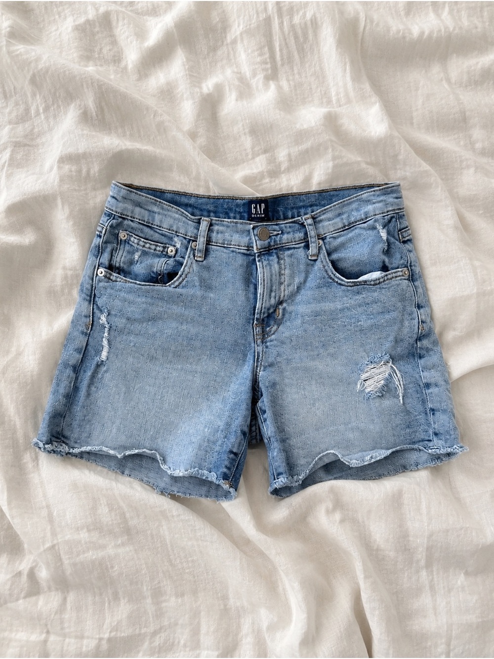 🌼 3/$15 GAP Light Blue Distressed Denim 5” Shorts Size 28